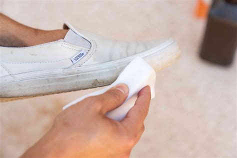 how to clean vans white.